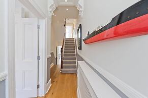 Spacious 4 Bed House, Battersea