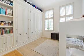 Cute 2-bed Chelsea Apartment