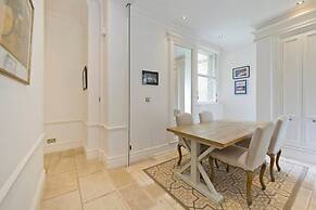 Cute 2-bed Chelsea Apartment