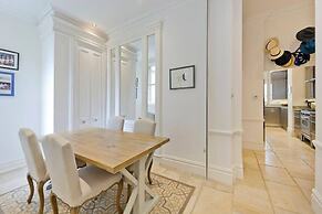 Cute 2-bed Chelsea Apartment