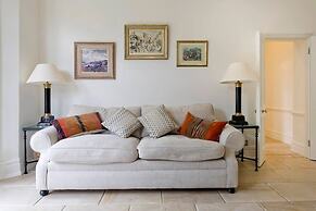 Cute 2-bed Chelsea Apartment