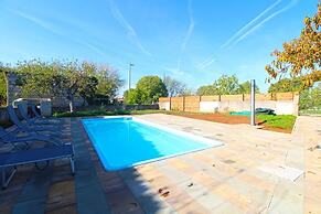 Comfortable Apartment With Pool and Garden