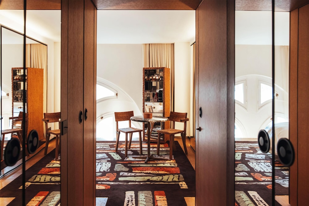 Sax Paris, LXR Hotels & Resorts