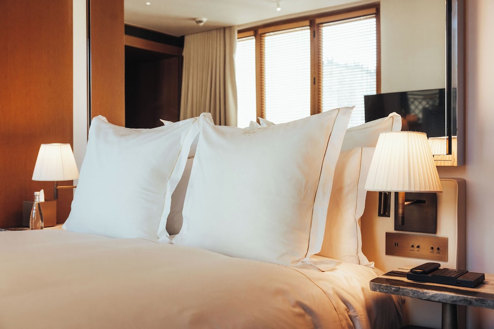 Sax Paris, LXR Hotels & Resorts