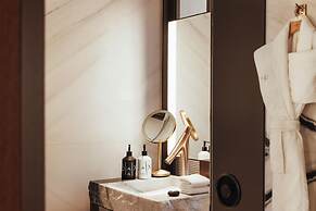 Sax Paris, LXR Hotels & Resorts