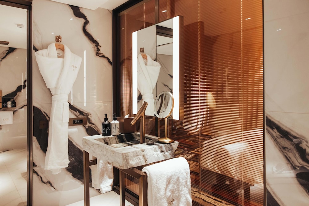 Sax Paris, LXR Hotels & Resorts