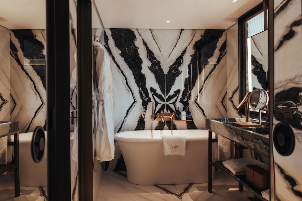 Sax Paris, LXR Hotels & Resorts
