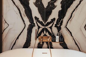 Sax Paris, LXR Hotels & Resorts