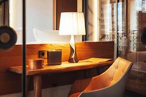 Sax Paris, LXR Hotels & Resorts