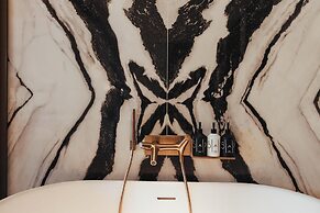 Sax Paris, LXR Hotels & Resorts