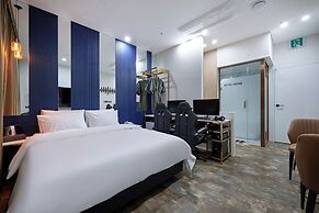 HOUND HOTEL