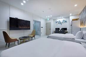 HOUND HOTEL