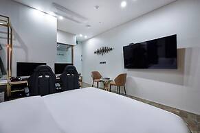 HOUND HOTEL