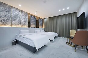 HOUND HOTEL