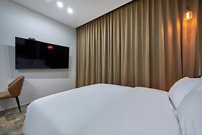 HOUND HOTEL