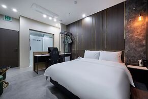 HOUND HOTEL
