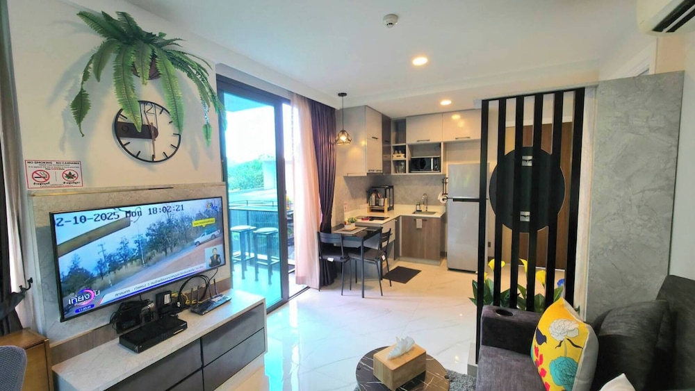 Room-a301- 1 Bedroom Corner Condo Forest