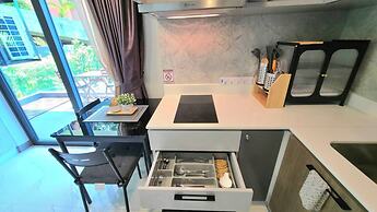 Room-a301- 1 Bedroom Corner Condo Forest