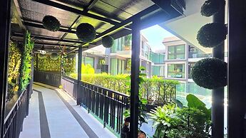 Room-a301- 1 Bedroom Corner Condo Forest