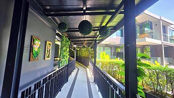 Room-a301- 1 Bedroom Corner Condo Forest