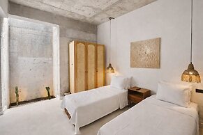 No.908 Sunset Hotel