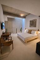 No.908 Sunset Hotel