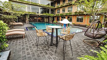 Sasha Transit Hotel