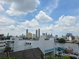 N5 Ratchawong Hostel
