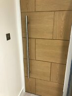 Charming 2-bed Flat in Swansea