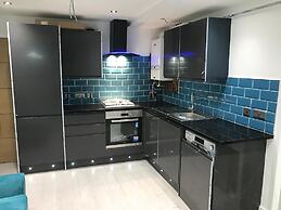 Charming 2-bed Flat in Swansea