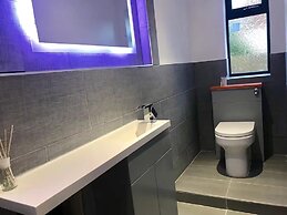 Charming 2-bed Flat in Swansea
