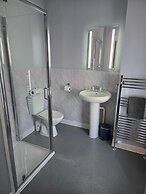 Room-comfortable and Spacious Double En-
