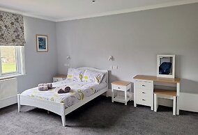 Room-spacious Double Room With Lovely Vi