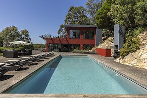 Carmim Villa by Cadenzalux
