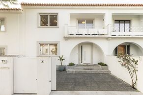 Contemporary Restelo Pool Haven by Cadenzalux