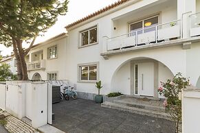 Contemporary Restelo Pool Haven by Cadenzalux