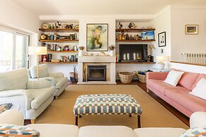 Coastal Charm Chalet by Cadenzalux