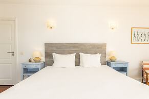 Coastal Charm Chalet by Cadenzalux