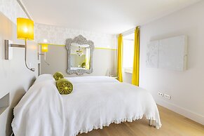 Chiado Rooftop Apartment by Cadenzalux