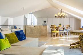 Chiado Rooftop Apartment by Cadenzalux