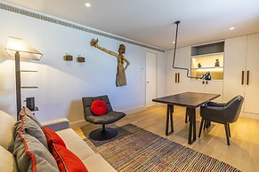 Chiado Rooftop Apartment by Cadenzalux