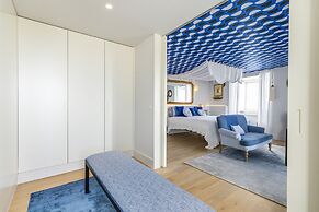 Chiado Rooftop Apartment by Cadenzalux