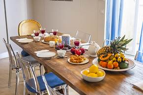 Chiado Rooftop Apartment by Cadenzalux