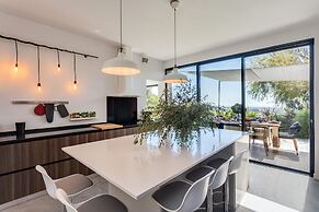 Garden Seaside Villa by Cadenzalux