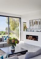 Garden Seaside Villa by Cadenzalux