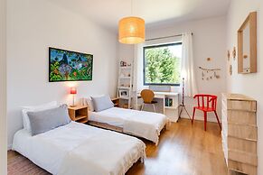 Garden Seaside Villa by Cadenzalux