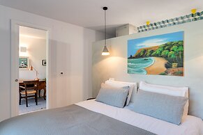 Garden Seaside Villa by Cadenzalux