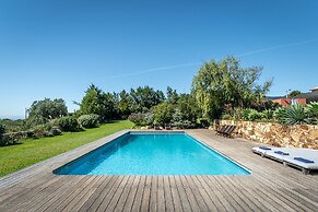 Garden Seaside Villa by Cadenzalux