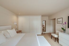 Light Villa by Cadenzalux