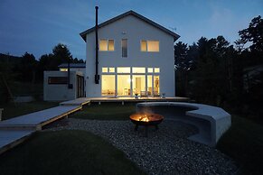 Sansui Lakeside Villa